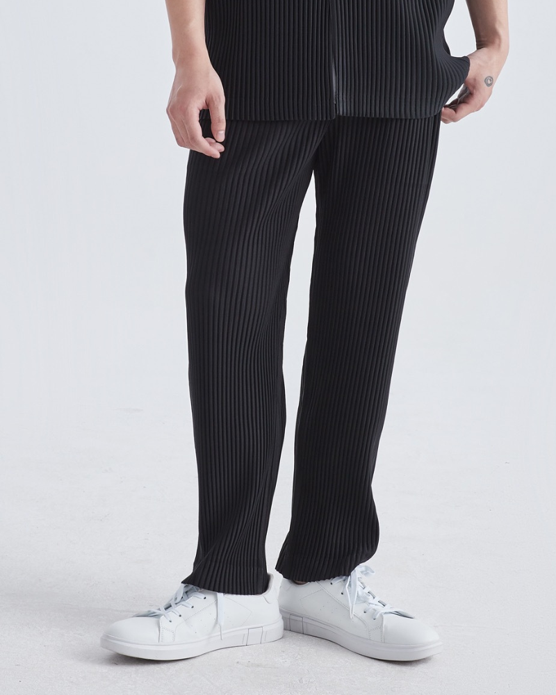 Wearing Ribbed Cotton Pantalon